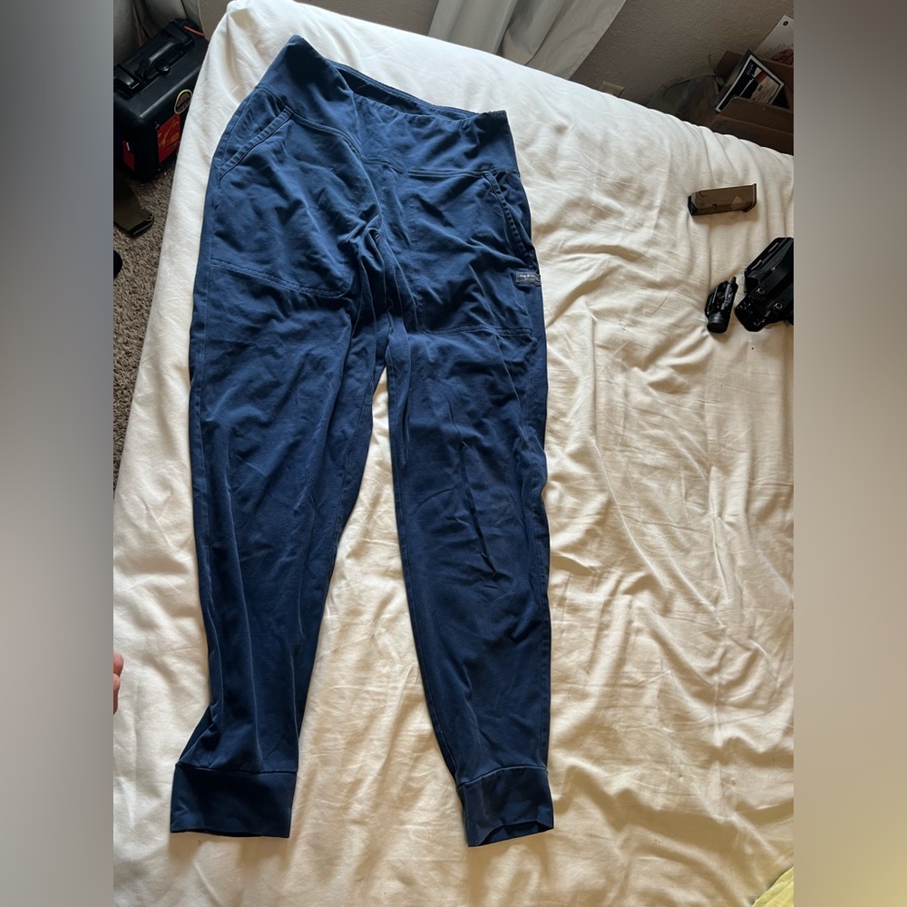 High-waisted yoga pants